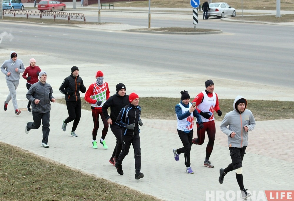 Вышли из спячки: гродненские любители бега пробежали вокруг Гродно Вышли из спячки: гродненские любители бега пробежали вокруг Гродно