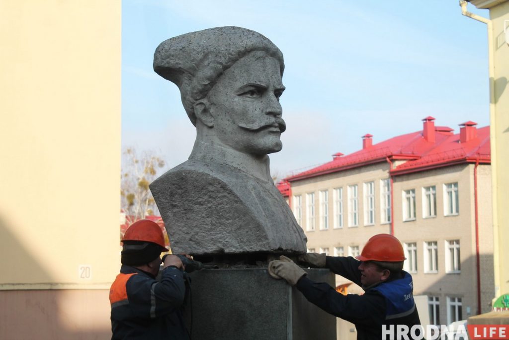 В Гродно демонтируют памятник Чапаеву (обновлено)