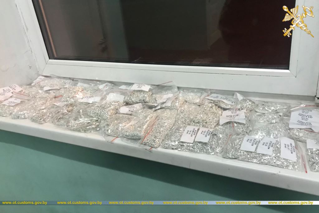 Партию серебра на 13,5 тысяч белорусских рублей задержали на таможне Партию серебра на 13,5 тысяч белорусских рублей задержали на таможне