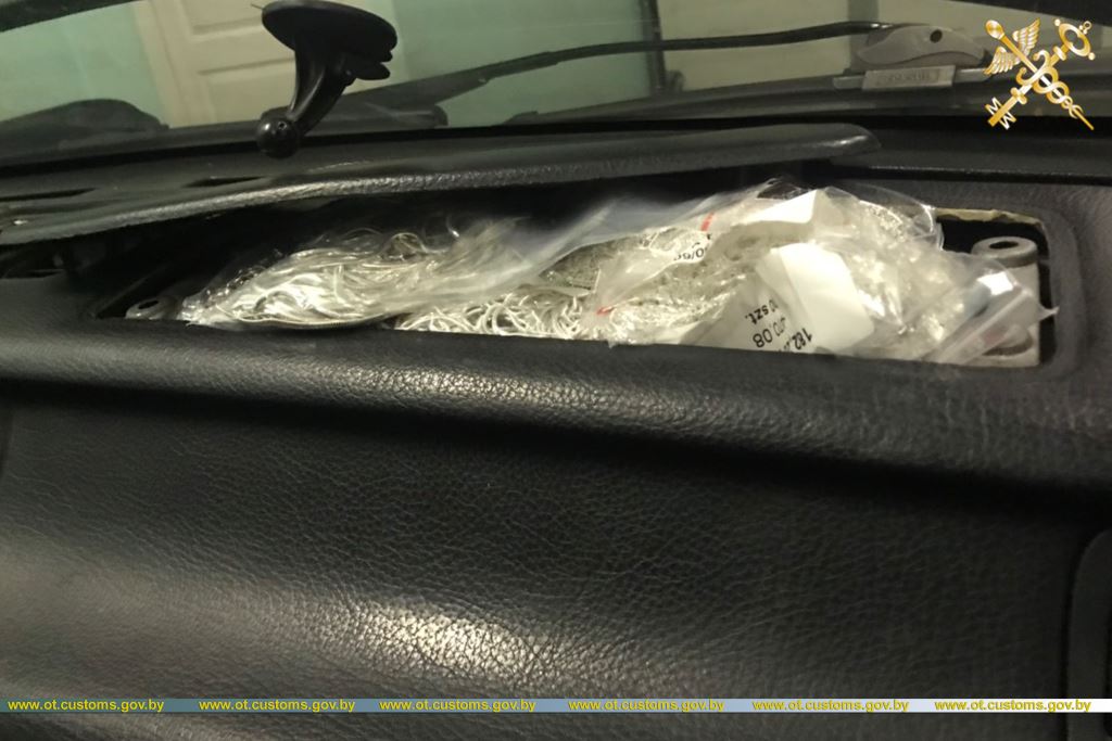 Партию серебра на 13,5 тысяч белорусских рублей задержали на таможне Партию серебра на 13,5 тысяч белорусских рублей задержали на таможне