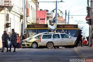 Центр стал: вторая за день авария на перекрестке Кирова - Социалистическая Центр стал: вторая за день авария на перекрестке Кирова - Социалистическая