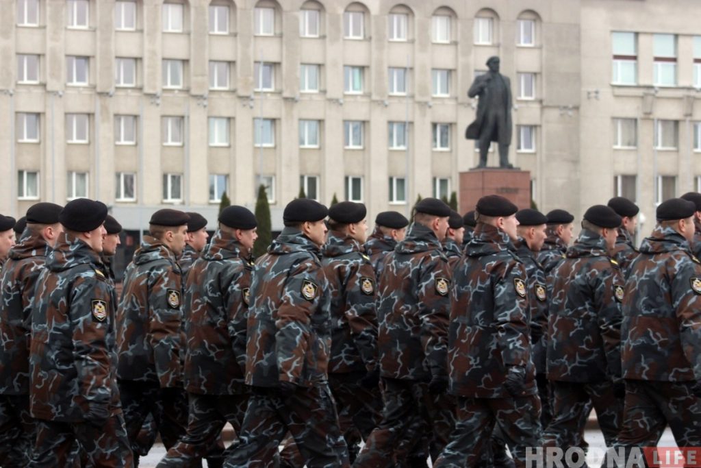 Гродненская милиция в день своего праздника прошла маршем по улицам города
