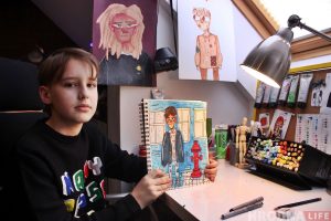 "Хочу быть иллюстратором". 9-летний гродненец удивляет всех своими стильными рисунками