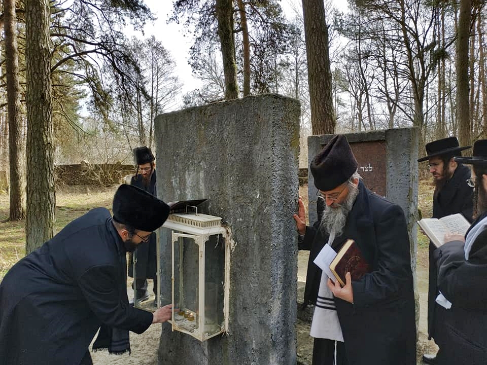 225 лет со дня смерти: хасиды из Нью-Йорка приезжали в Гродно молиться на могиле праведника 225 лет со дня смерти: хасиды из Нью-Йорка приезжали в Гродно молиться на могиле праведника