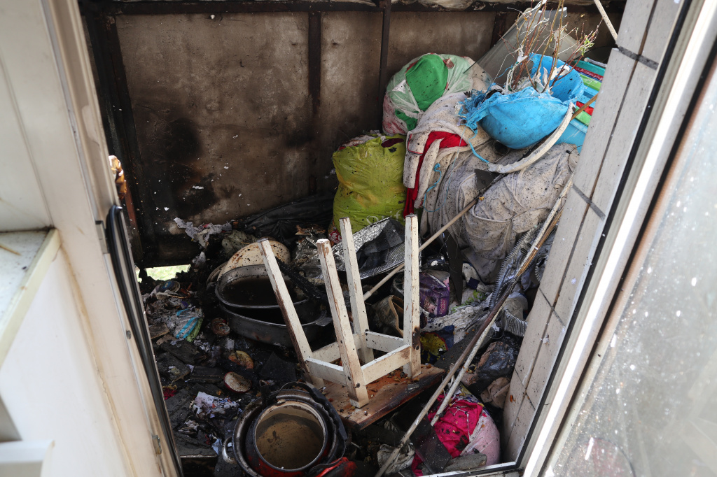 В Гродно из-за непотушенного окурка сгорел балкон В Гродно из-за непотушенного окурка сгорел балкон