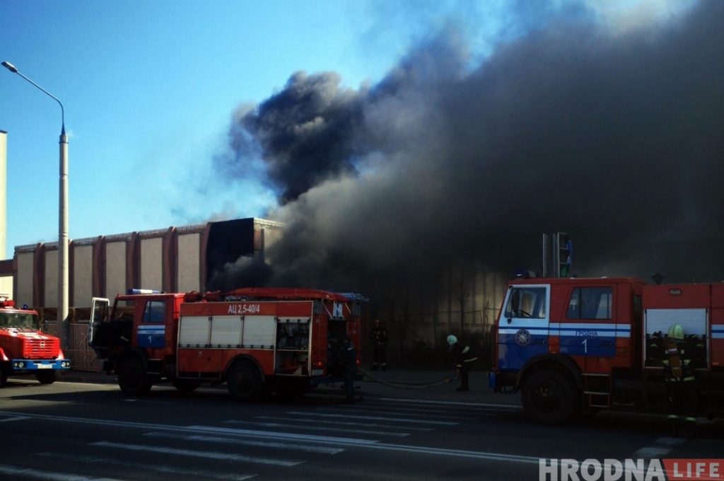 Фотофакт: В Гродно на Буденого горел склад почты