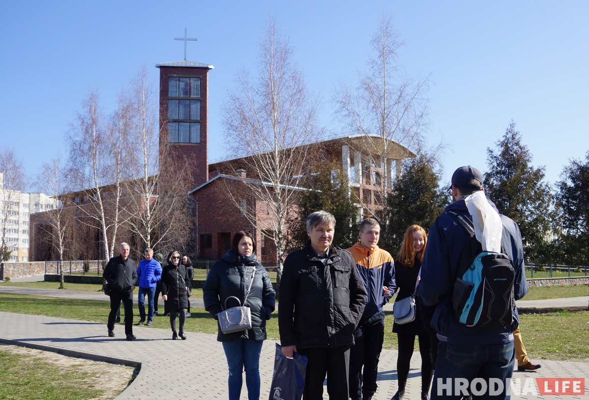 "А вы думали - обычный спальник". Единственная экскурсия Феста экскурсоводов за пределами центра прошла на Девятовке "А вы думали - обычный спальник". Единственная экскурсия Феста экскурсоводов за пределами центра прошла на Девятовке