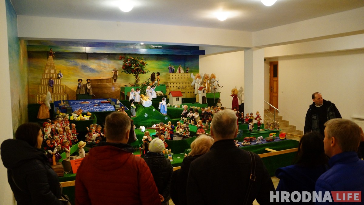 "А вы думали - обычный спальник". Единственная экскурсия Феста экскурсоводов за пределами центра прошла на Девятовке "А вы думали - обычный спальник". Единственная экскурсия Феста экскурсоводов за пределами центра прошла на Девятовке