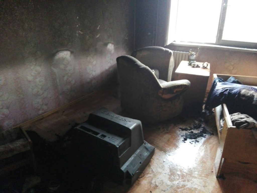 На Девятовке горела квартира. Предполагают поджог На Девятовке горела квартира. Предполагают поджог