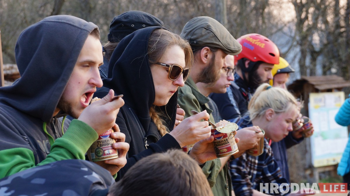 Неманская весна-2019: Безумный Макс разбудил туристов-водников от спячки и накормил тушенкой Неманская весна-2019: Безумный Макс разбудил туристов-водников от спячки и накормил тушенкой