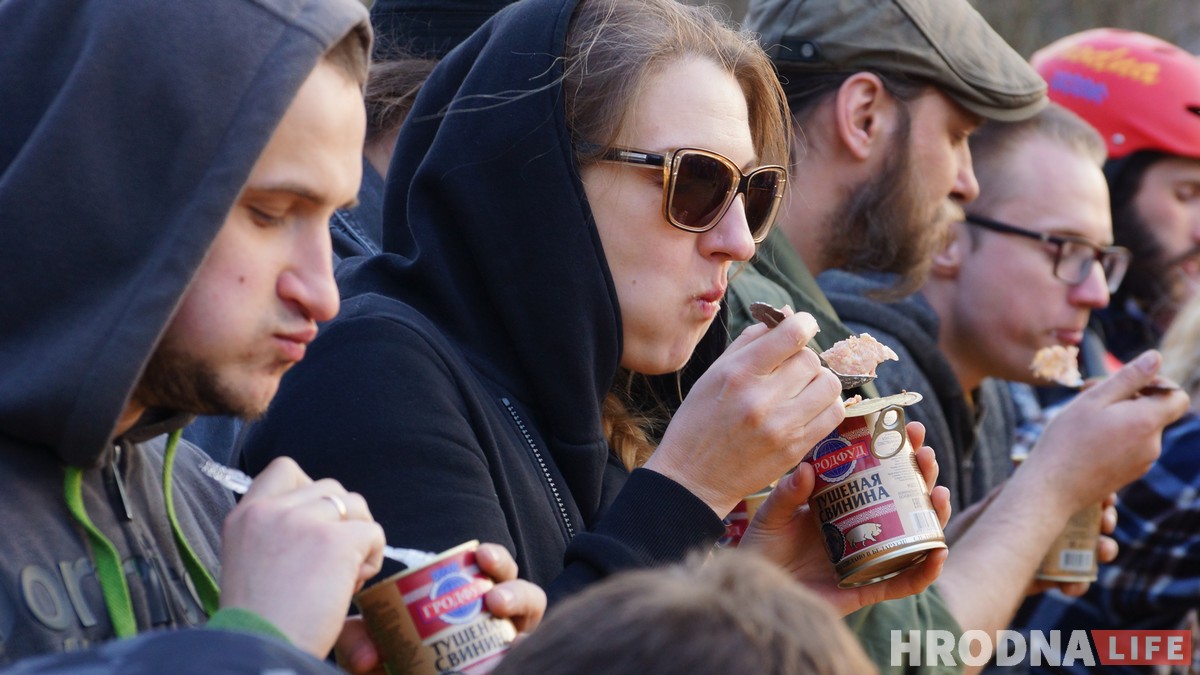 Неманская весна-2019: Безумный Макс разбудил туристов-водников от спячки и накормил тушенкой Неманская весна-2019: Безумный Макс разбудил туристов-водников от спячки и накормил тушенкой