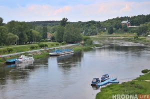 «Теплоход ходит, а мы стоим». Почему такси на Немане еще не начало сезон?