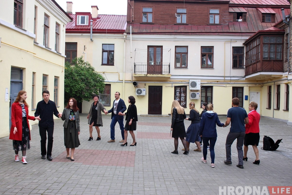 Белорусская музыка и танцы: в центре Гродно вновь оживает дворик Белорусская музыка и танцы: в центре Гродно вновь оживает дворик