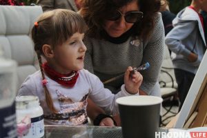 Импрессионизм в Гродно. Как художники, дипломаты и дети из хосписа вместе писали картины