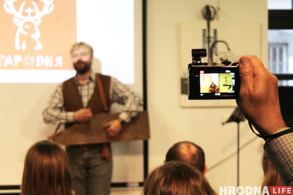 На "Мова Нанова" в Гродно выступил Александр Чумаков с рок-н-ролльными гуслями На "Мова Нанова" в Гродно выступил Александр Чумаков с рок-н-ролльными гуслями