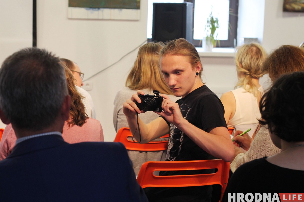 На "Мова Нанова" в Гродно выступил Александр Чумаков с рок-н-ролльными гуслями На "Мова Нанова" в Гродно выступил Александр Чумаков с рок-н-ролльными гуслями