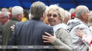 Пожилые гродненцы открыли сезон танцев на свежем воздухе танцы пожилые