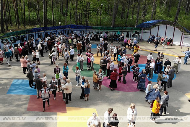 Гродненские пенсионеры просят больше места для танцев: власти нашли компромисс