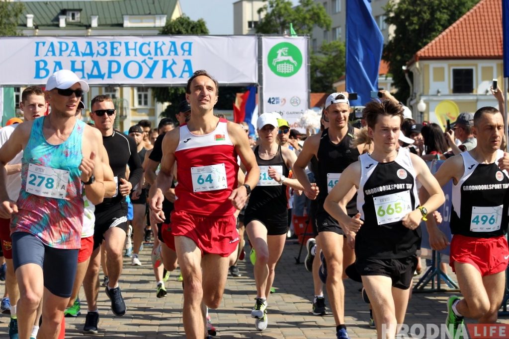 Третья "Гарадзенская вандроўка" прошла по улицах Гродно (ИЩИТЕ СЕБЯ)
