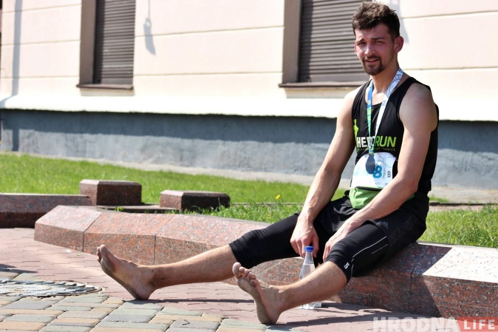«Чтобы бегать не обязательно иметь кроссовки». Гродненец рассказывает, почему бегает босиком