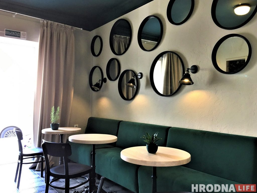 Венские вафли, домашнее мороженое и благотворительность по вторникам. На Большой Троицкой открылось новое кафе