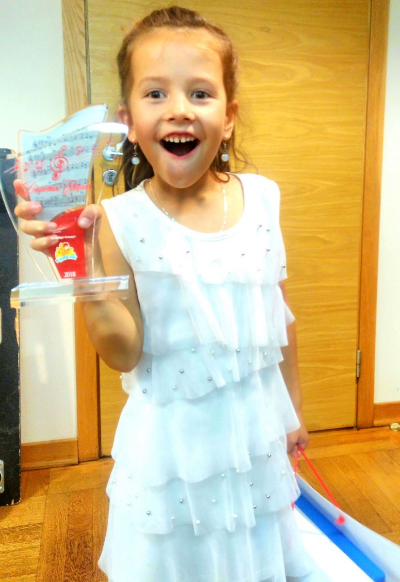 "Я очень хочу второе ушко и слышать, как все". Нужна помощь семилетней Алене Власенко "Я очень хочу второе ушко и слышать, как все". Нужна помощь семилетней Алене Власенко