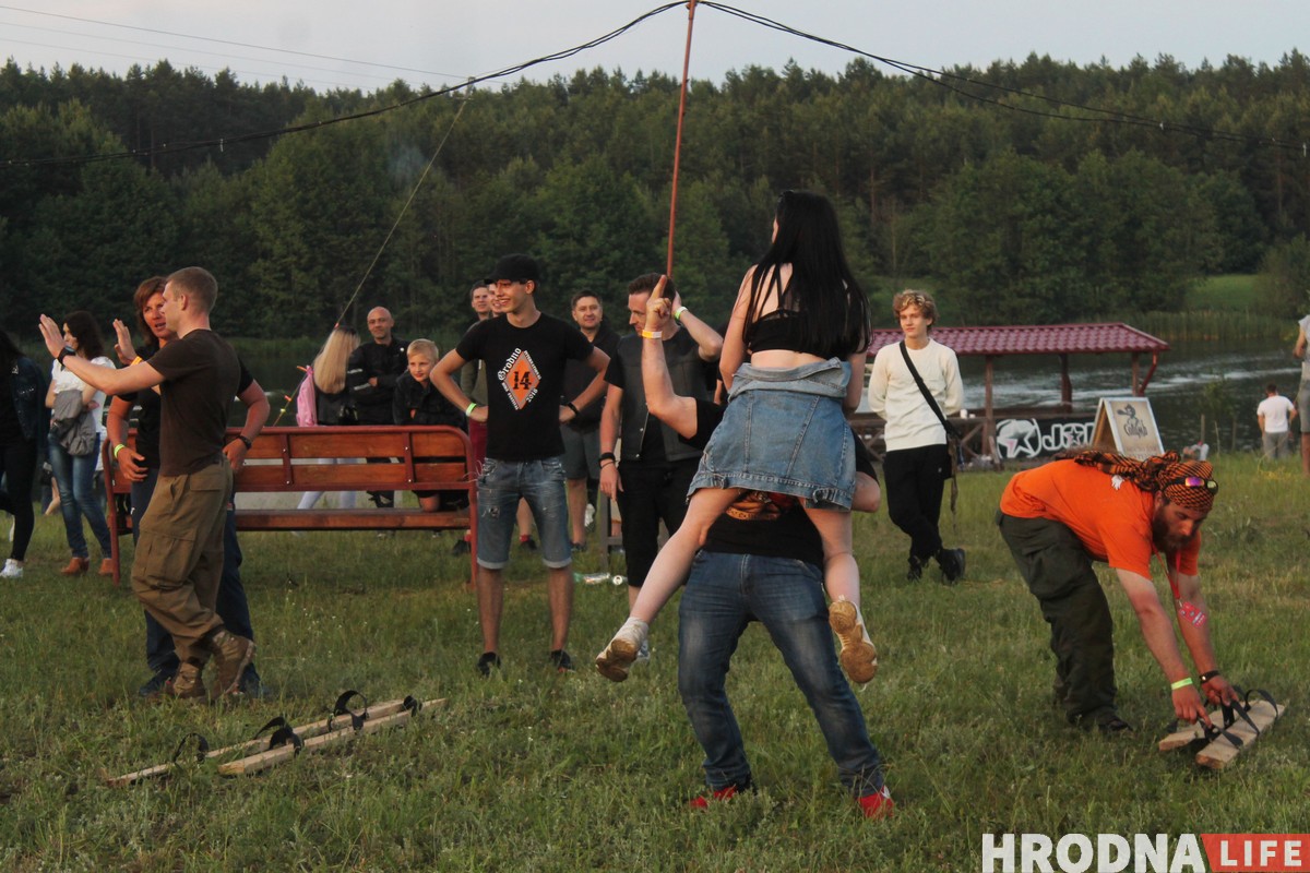 РСП, Dzieciuki и бесплатные татуировки. Как прошел байк-фестиваль «Хавайся ў бульбу-2019» РСП, Dzieciuki и бесплатные татуировки. Как прошел байк-фестиваль «Хавайся ў бульбу-2019»