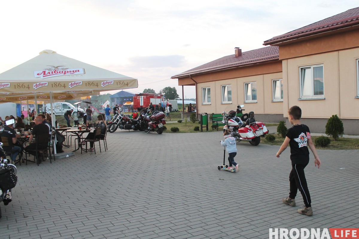 РСП, Dzieciuki и бесплатные татуировки. Как прошел байк-фестиваль «Хавайся ў бульбу-2019» РСП, Dzieciuki и бесплатные татуировки. Как прошел байк-фестиваль «Хавайся ў бульбу-2019»