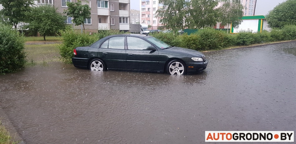 Ливень в Гродно: затопило кольцо на Суворова, Клецкова, Соломовой Ливень в Гродно: затопило кольцо на Суворова, Клецкова, Соломовой
