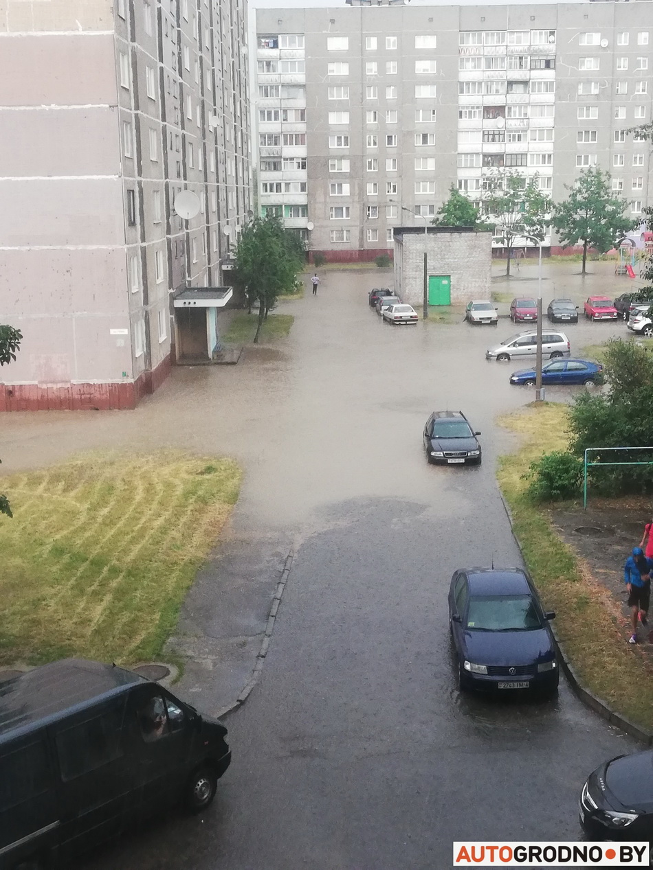 Ливень в Гродно: затопило кольцо на Суворова, Клецкова, Соломовой Ливень в Гродно: затопило кольцо на Суворова, Клецкова, Соломовой