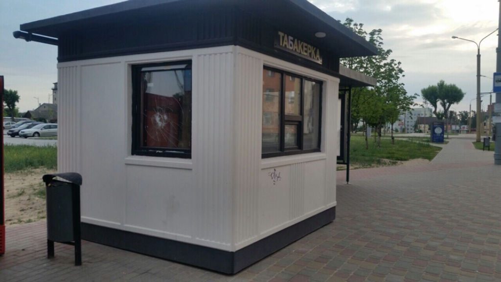 Пьяный гродненец разбил стекла в киосках "Табакерка"