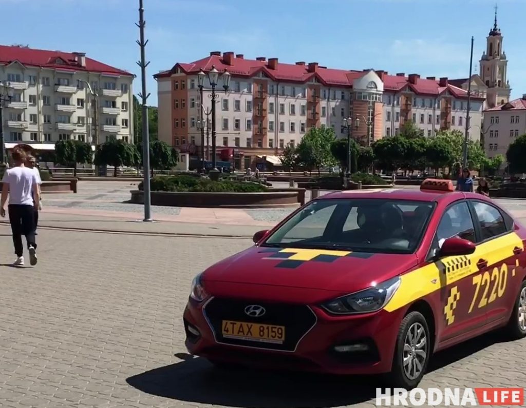 Таксисты и не только. Почему по пешеходной Мостовой все чаще ездят на авто?