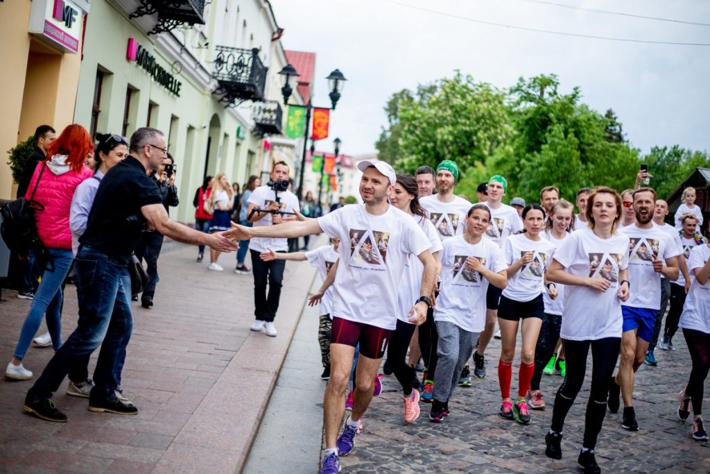 200 000 рублей за 200 000 километров: «Европейские забеги» #velcombegom досрочно пробежали на рекордную сумму 200 000 рублей за 200 000 километров: «Европейские забеги» #velcombegom досрочно пробежали на рекордную сумму