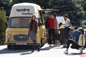 «Здесь частичка нашего сердца». Самая известная кофейня на колёсах в Гродно отметила первый день рождения 