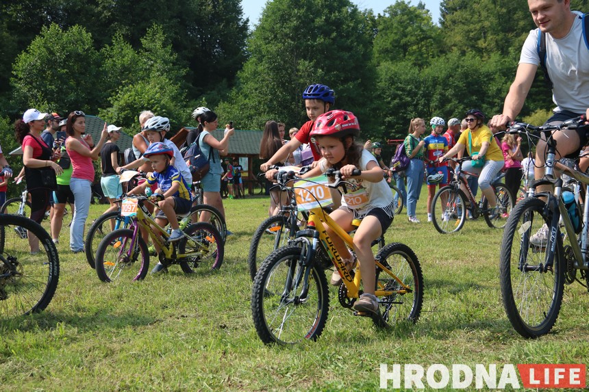 Веломарафон "Суседзі-2019" стартовал на Августовском канале под Гродно