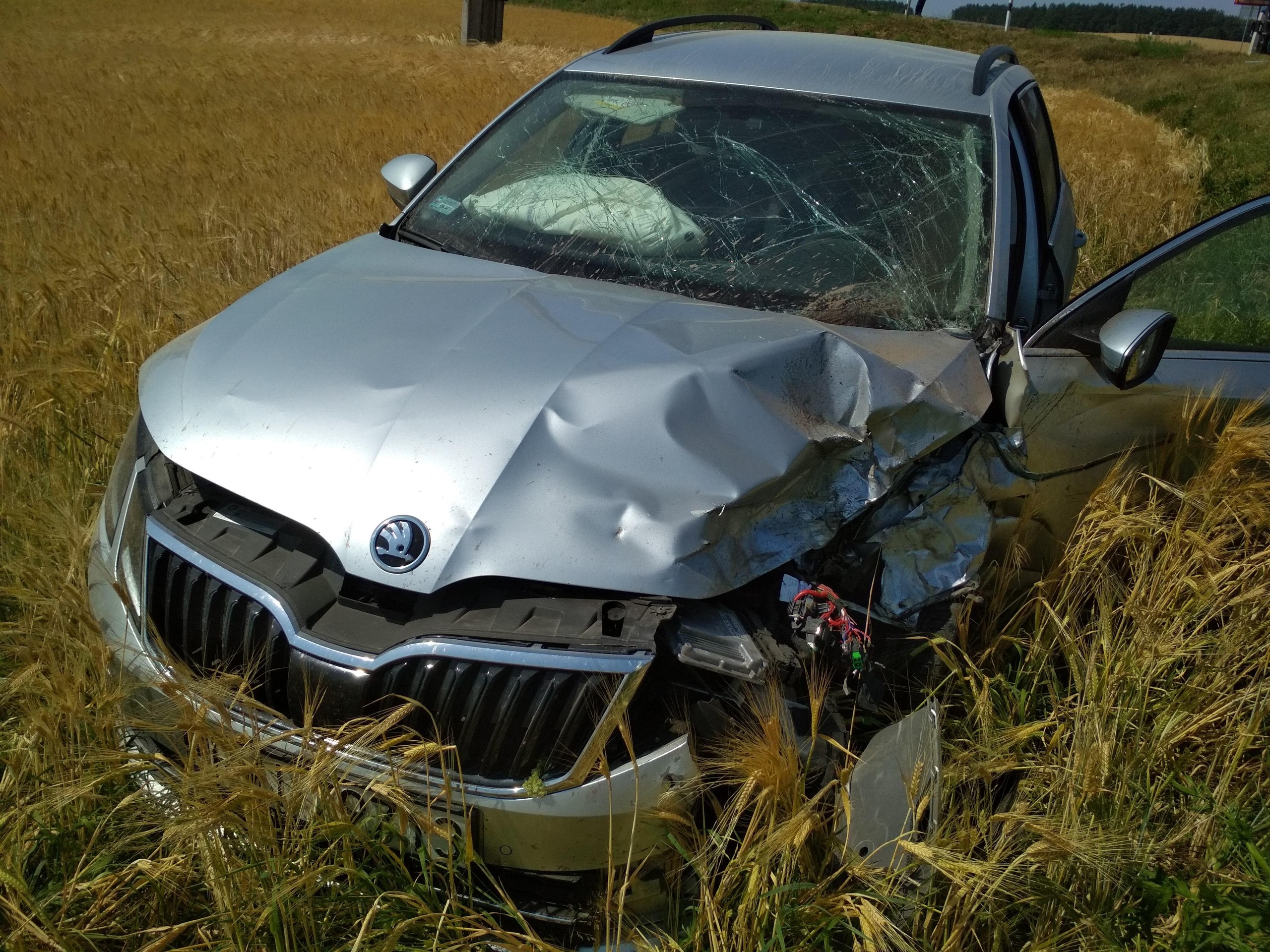 Под Гродно столкнулись "Жигули" и "Шкода". Водитель в реанимации Под Гродно столкнулись "Жигули" и "Шкода". Водитель в реанимации