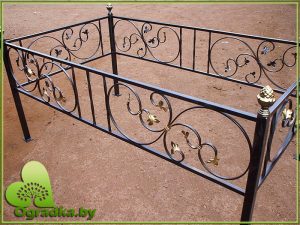 В Лидском районе ищут похитителей могильных ограждений В Лидском районе ищут похитителей могильных ограждений