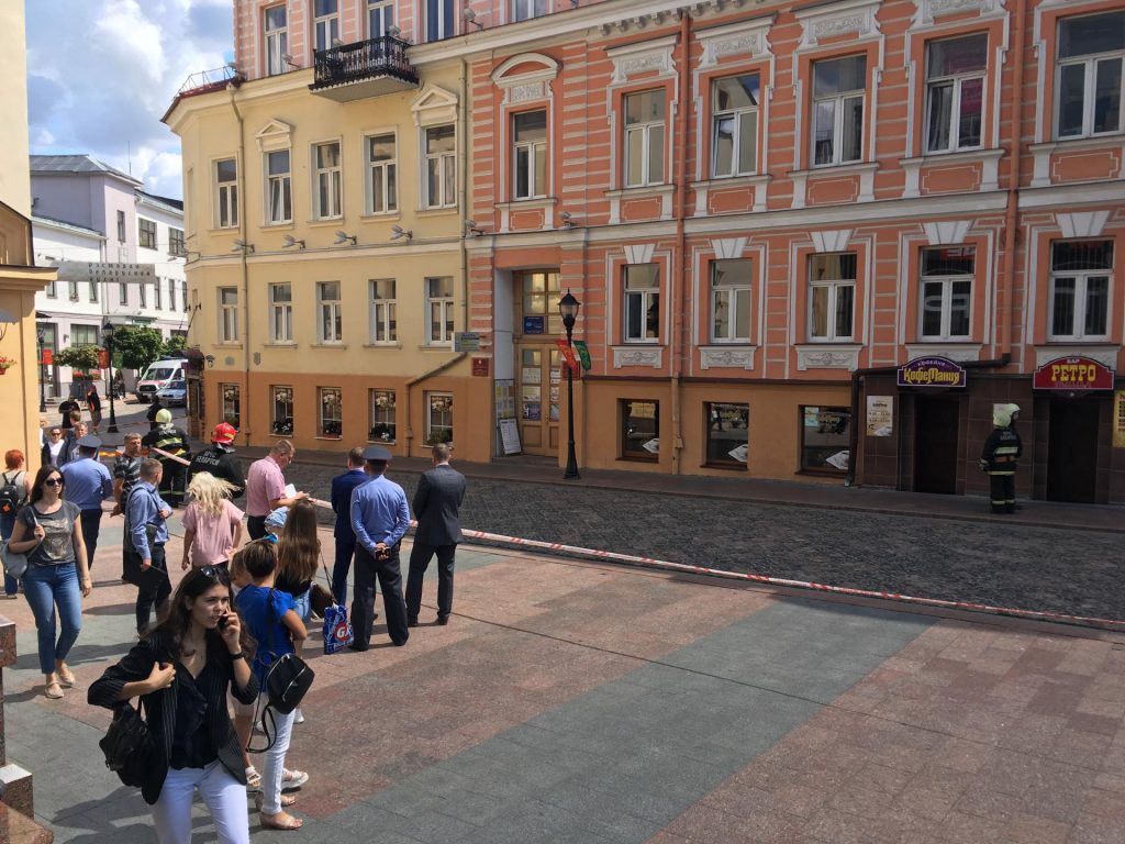 Перекрыта улица Советская. Работают саперы, МЧС и скорая (обновлено)