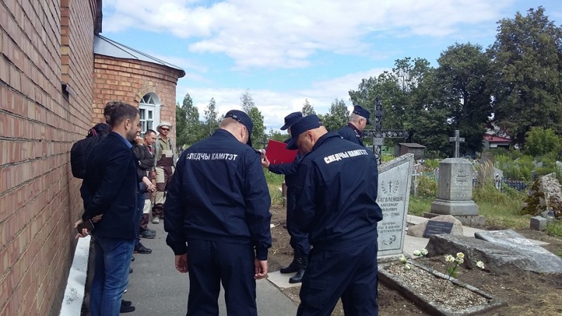 На могиле Виктора Калиновского в Свислочи начались работы по эксгумации останков На могиле Виктора Калиновского в Свислочи начались работы по эксгумации останков