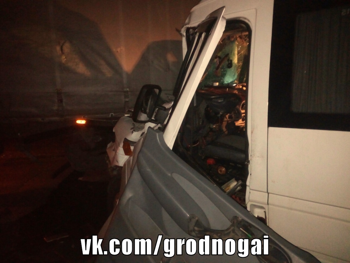 Возле Ивья маршрутка врезалась в фуру, ехавшую задним ходом. Шестеро госпитализированы Возле Ивья маршрутка врезалась в фуру, ехавшую задним ходом. Шестеро госпитализированы