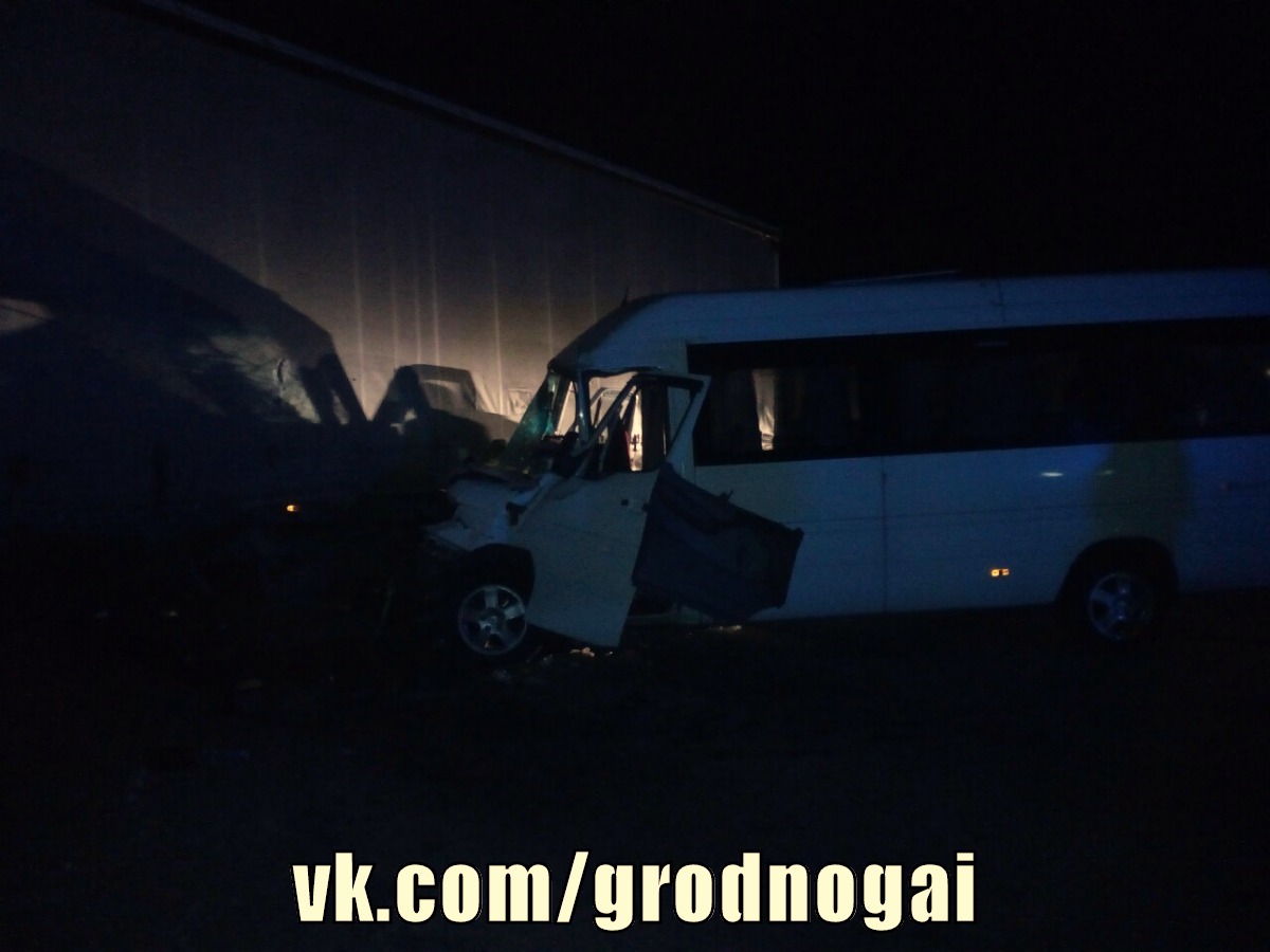 Возле Ивья маршрутка врезалась в фуру, ехавшую задним ходом. Шестеро госпитализированы Возле Ивья маршрутка врезалась в фуру, ехавшую задним ходом. Шестеро госпитализированы