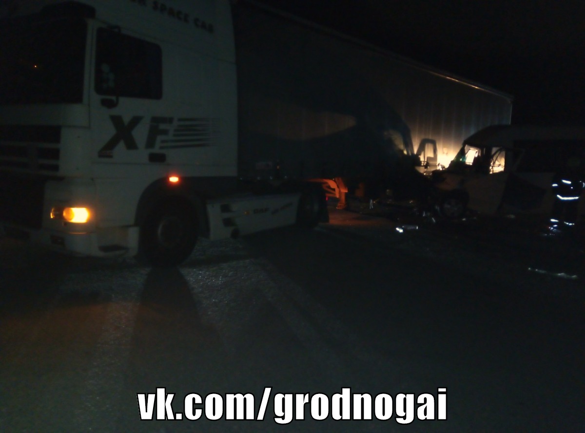 Возле Ивья маршрутка врезалась в фуру, ехавшую задним ходом. Шестеро госпитализированы Возле Ивья маршрутка врезалась в фуру, ехавшую задним ходом. Шестеро госпитализированы