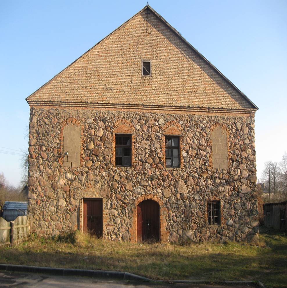 Под Волковыском за $ 6 тысяч продается синагога XIX века, которая уже успела стать складом Под Волковыском за $ 6 тысяч продается синагога XIX века, которая уже успела стать складом