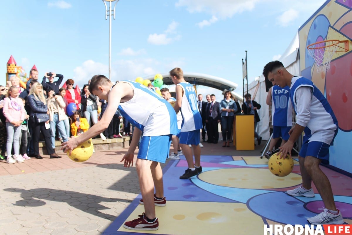 Колизей и Лесик. Топ-10 фигурок из сыра с Фестиваля сыра в Гродно Колизей и Лесик. Топ-10 фигурок из сыра с Фестиваля сыра в Гродно