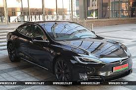 Илон Маск высказался о подаренном Лукашенко Tesla