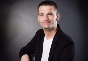 Дмитрий с ДЦП не мог устроиться сторожем, а потом нашел работу по специальности - бухгалтером