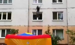 гродненец спрыгнул с четвертого этажа