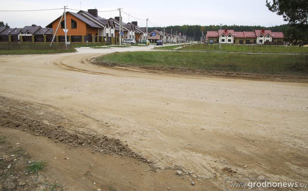 К Лососно-4 проложат пешеходную дорожку и проведут освещение