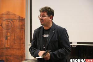 Книгу - аллюзию на Хантера Томпсона издали в Гродно. Автор живет во Вьетнаме, но поместил много пасхалок о городе Андрэй Хадановіч, Школа травы