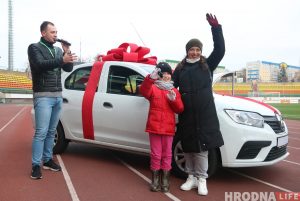 Семья из Гродно выиграла автомобиль от "Немана"